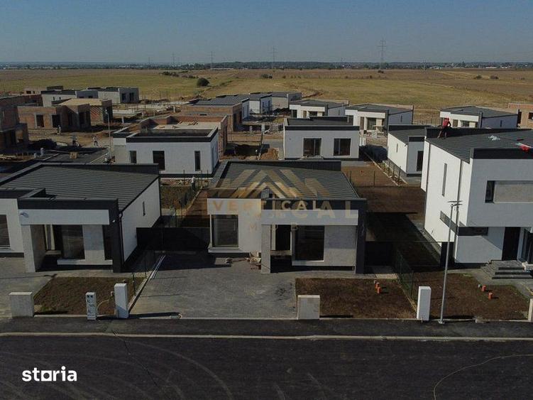 Casă cu 4 camere cu Teren 452 Mp în Vărăști