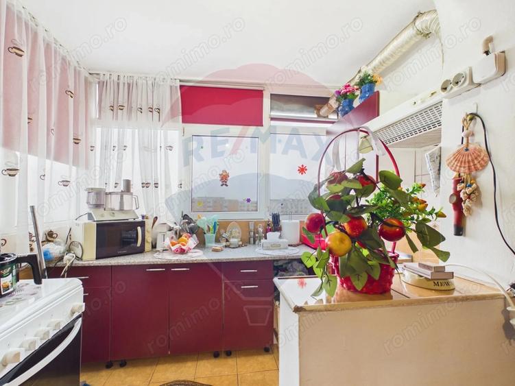 Apartament cu 4 camere semidecomandat, mobilat în Rahova