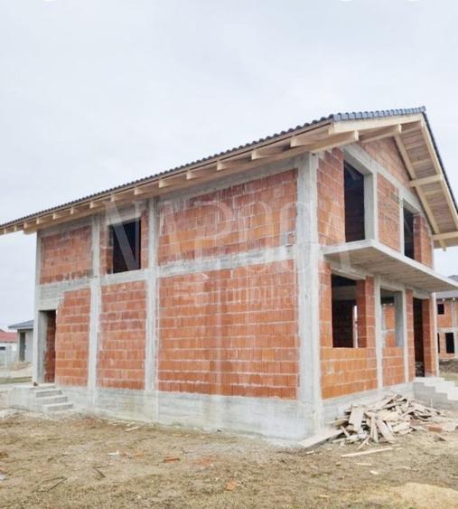 Casă individuală cu 4 camere cu Canalizare în Cihei
