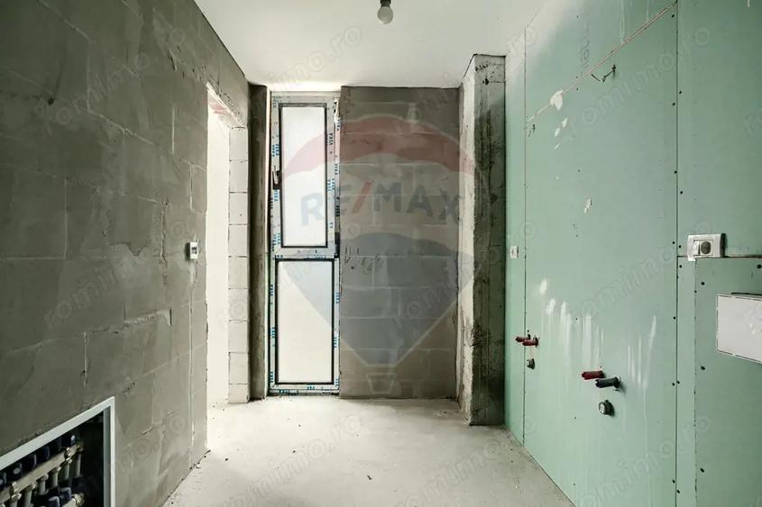 Apartament cu 3 camere semidecomandat în Subcetate