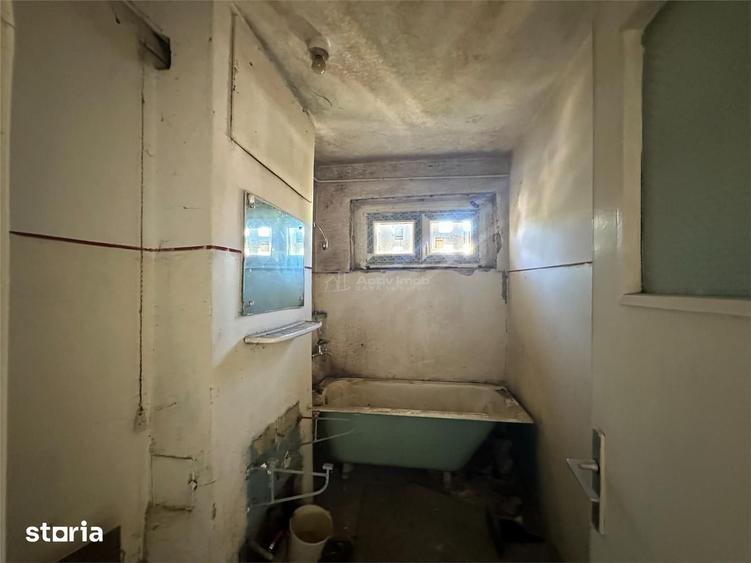 Apartament cu 3 camere semidecomandat în Central
