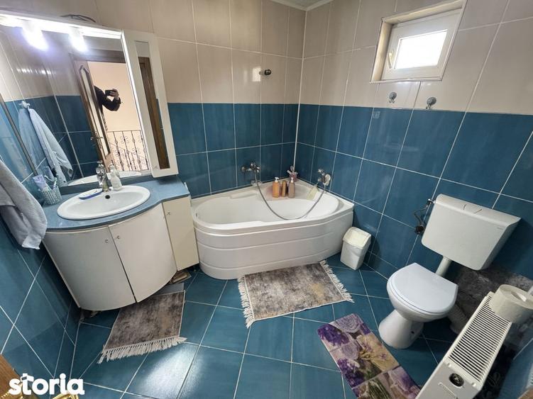 Casă cu 4 camere cu Canalizare în Sud