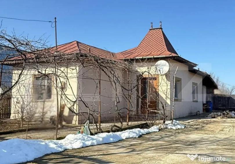 Casă cu 4 camere cu Teren 1200 Mp în Central