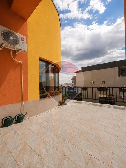 Casă cu 12 camere cu Teren 750 Mp în Fundeni