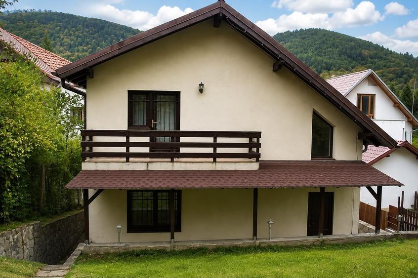 Casă individuală cu 5 camere cu Canalizare în Central