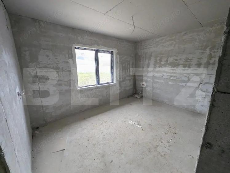 Casă cu 4 camere cu Teren 500 Mp în Păun