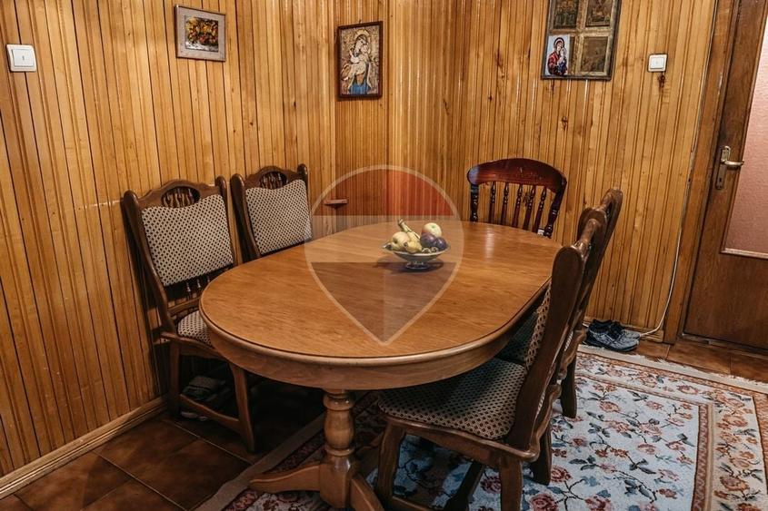Casă individuală cu 7 camere cu Teren 676 Mp în Valea Voievozilor