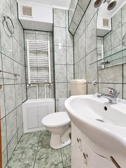Apartament cu 4 camere decomandat în Casa de Cultură