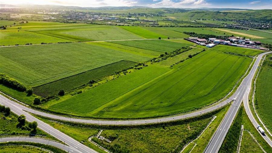 Teren extravilan de 8397 mp, în Exterior Vest
