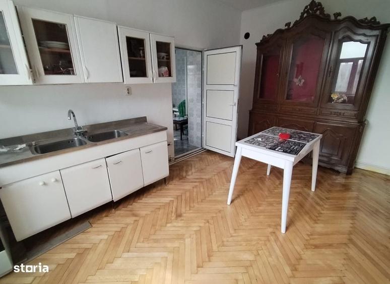 Apartament cu 3 camere în Centru Civic