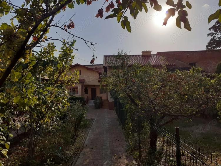 Casă cu 4 camere cu Teren 795 Mp în Ultracentral