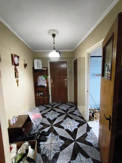 Apartament cu 3 camere semidecomandat în 1 Decembrie 1918