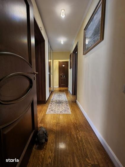 Apartament cu 5 camere decomandat în Unirii