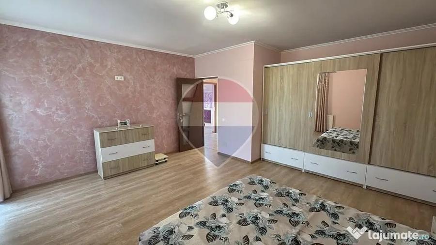 Casă cu 5 camere cu Teren 535 Mp în Sântandrei