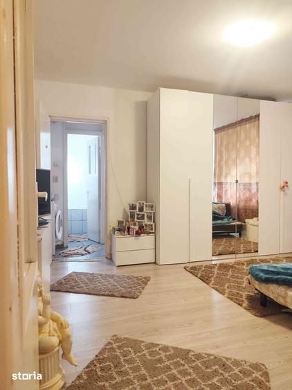 Apartament cu 2 camere semidecomandat în Craiovița Nouă