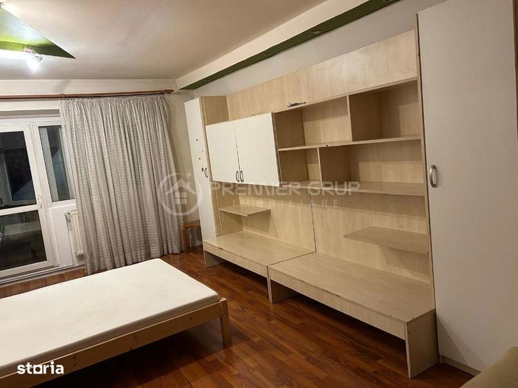 Apartament cu 3 camere decomandat, mobilat în Nicolina