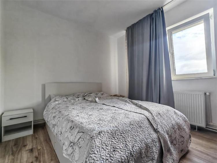 Apartament cu 3 camere decomandat, mobilat în Mircea cel Bătrân