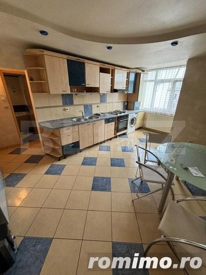Apartament cu 5 camere decomandat în Central