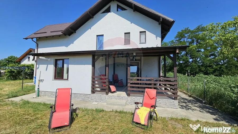 Casă cu 6 camere cu Teren 3600 Mp în Hănțești