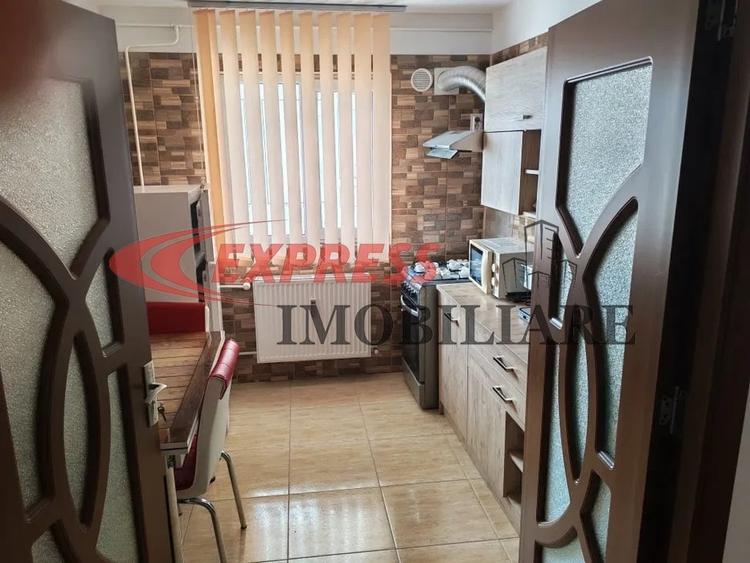 Apartament cu 3 camere decomandat în Dristor