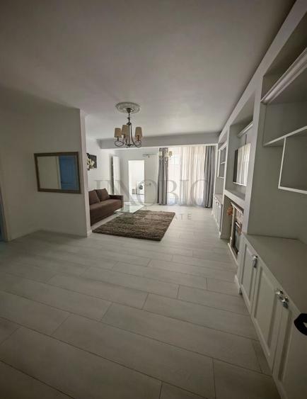 Apartament cu 3 camere decomandat în Aviației