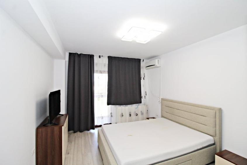 Apartament cu 3 camere semidecomandat în Km 4