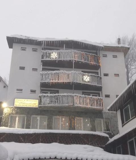 Casă cu 15 camere cu Teren 105 Mp în Central
