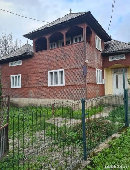 Casă cu 4 camere cu Teren 10 Mp în Moisei