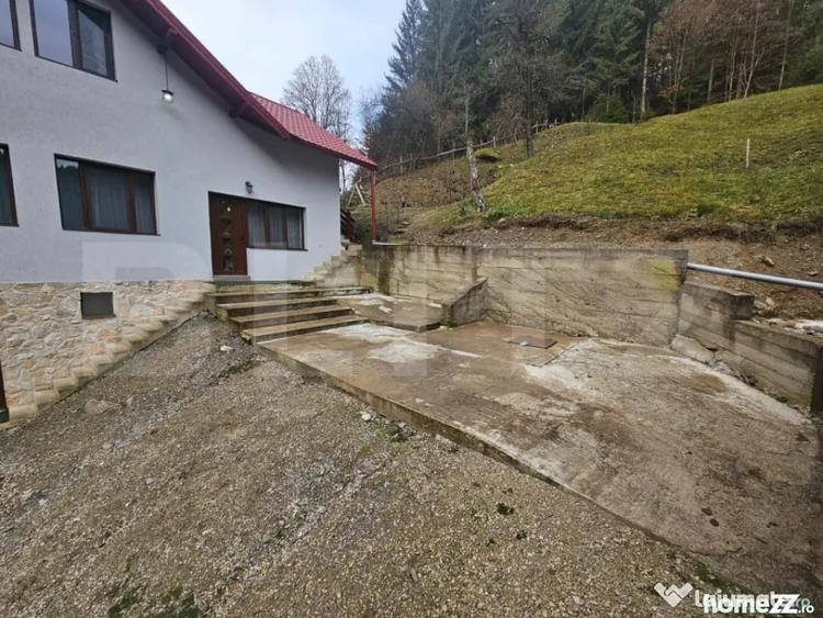 Casă cu 6 camere cu Teren 1565 Mp în Popești