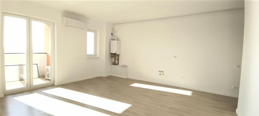 Apartament cu 3 camere nedecomandat în Aradului