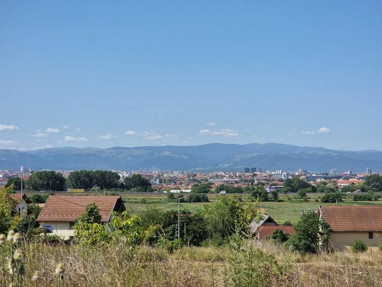 Teren Construcții intravilan de 600 mp, în Gușterița
