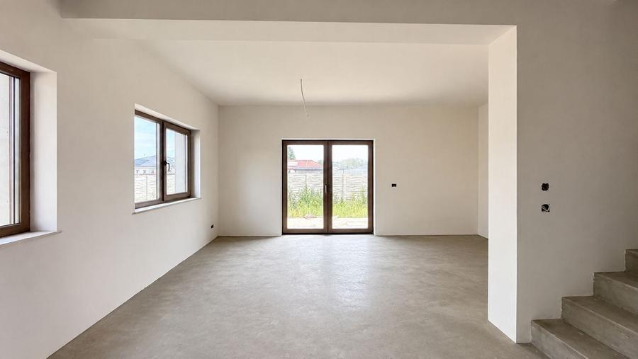 Duplex cu 4 camere cu Canalizare în Moșnița Nouă