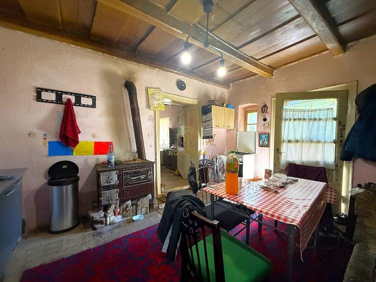 Casă cu 2 camere cu Teren 2232 Mp în Doba