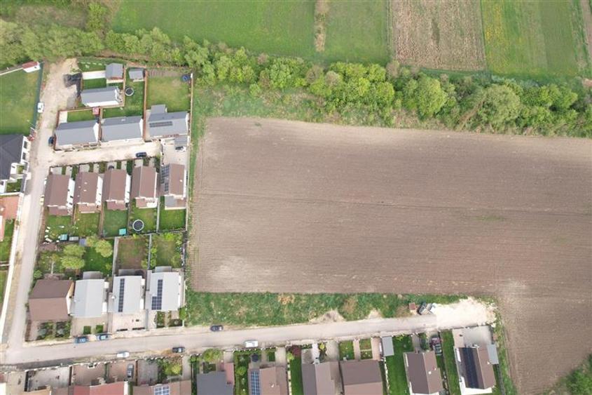 Teren intravilan de 900 mp, în Stupini