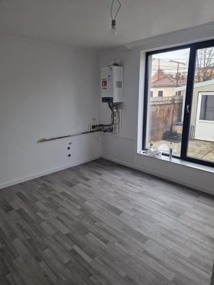 Casă individuală cu 3 camere cu Canalizare în Central