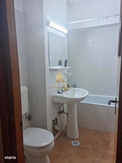 Apartament cu 3 camere decomandat în Calea Călărașilor