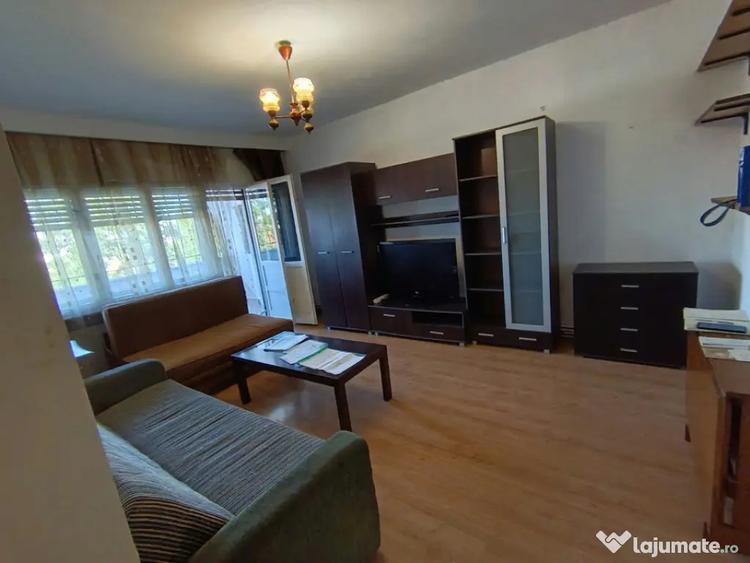 Apartament cu 3 camere decomandat în Săsar