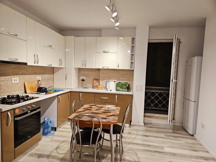 Apartament cu 2 camere semidecomandat în Albești