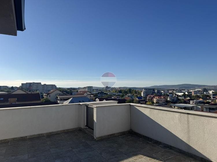 Apartament cu 3 camere semidecomandat, mobilat în Bună Ziua