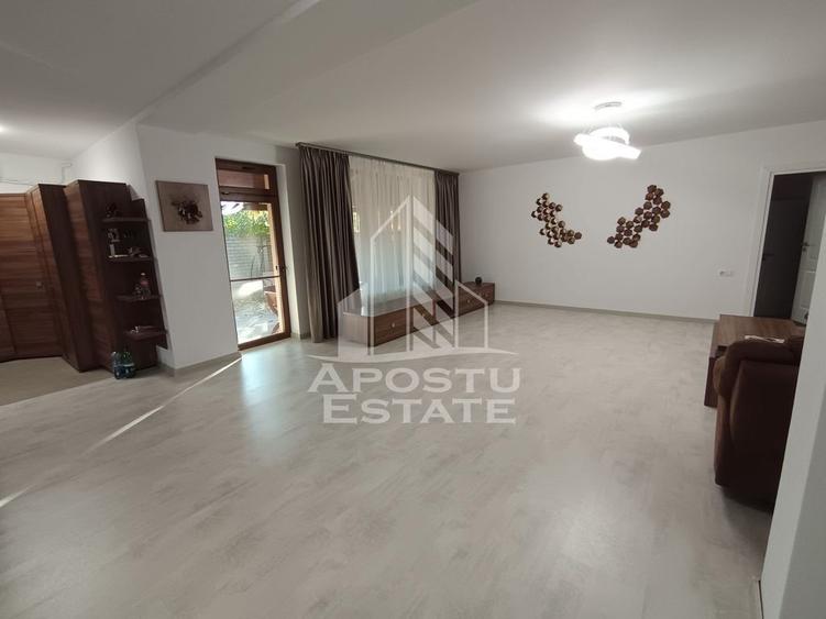Casă cu 4 camere cu Teren 500 Mp în Girocului
