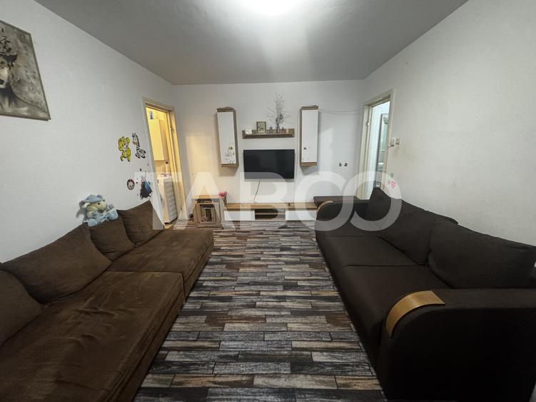 Apartament cu 3 camere semidecomandat, mobilat în Mihai Viteazul