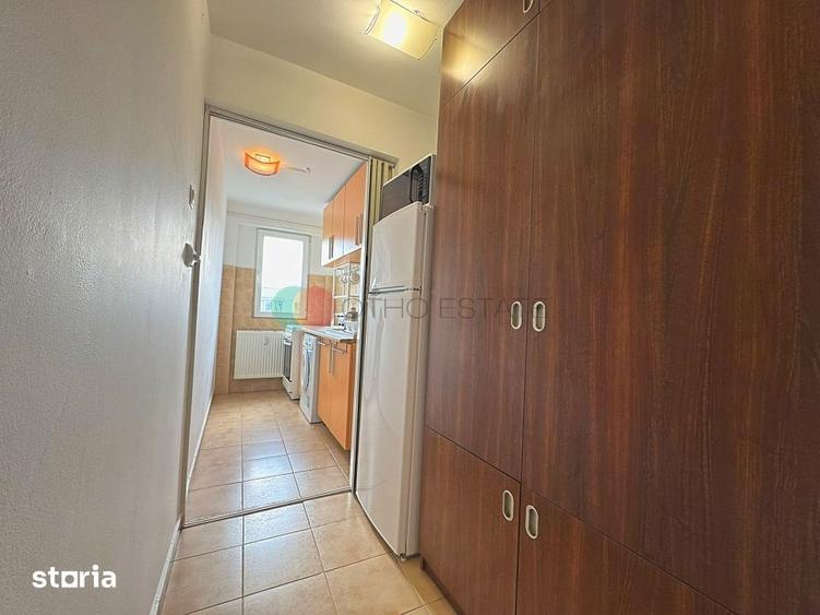 Apartament cu 2 camere semidecomandat, mobilat în Tei