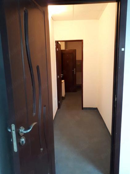Apartament cu 5 camere decomandat în Titan