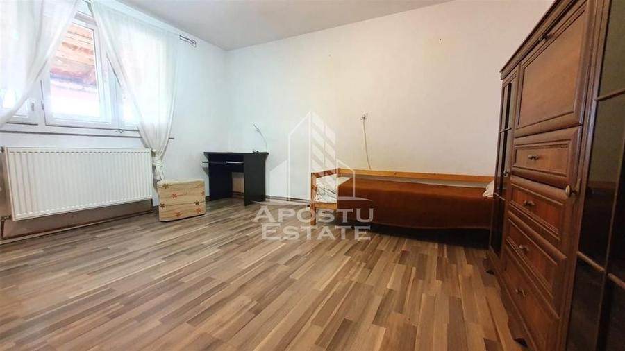 Apartament cu 4 camere semidecomandat, mobilat în Buziașului