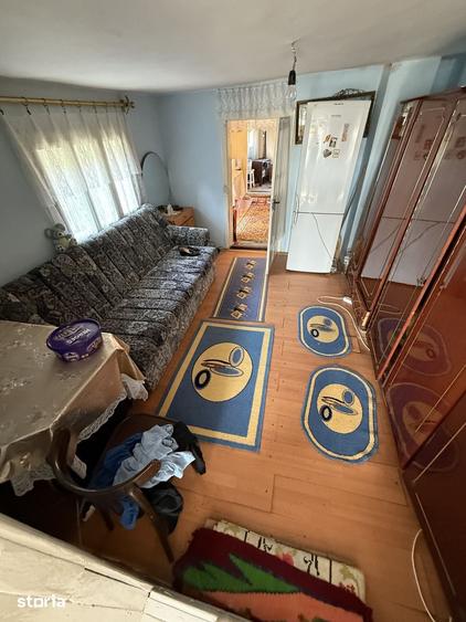 Casă cu 5 camere cu Teren 1400 Mp în Mănăstirea Cașin