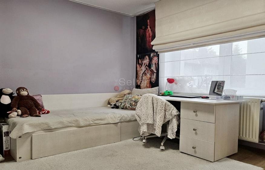 Apartament cu 3 camere decomandat, mobilat în Tractorul