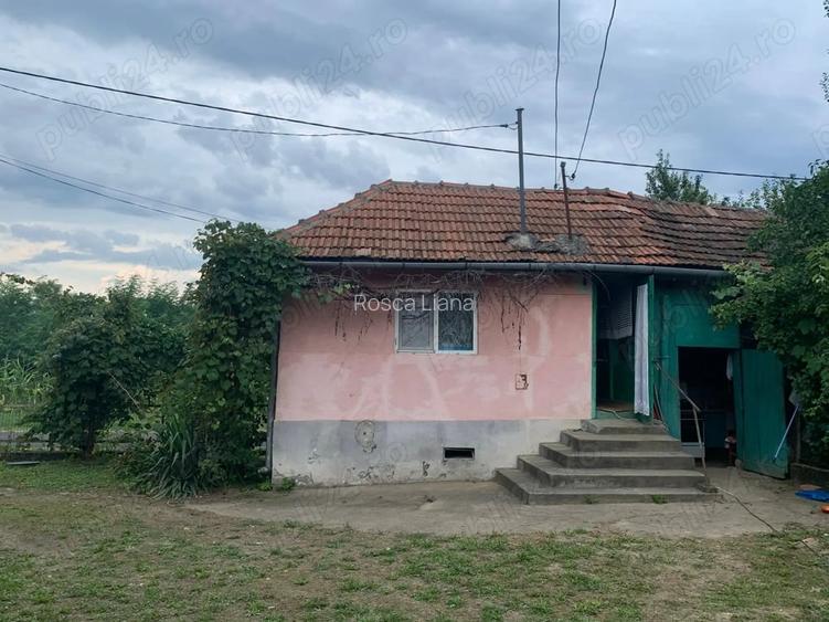 Casa + teren de 17.000 m2 de vanzare in sat Aciua, comuna Pomi, jud.Satu Mare
