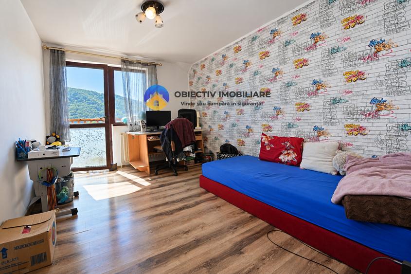Casă individuală cu 7 camere cu Canalizare în Sărata
