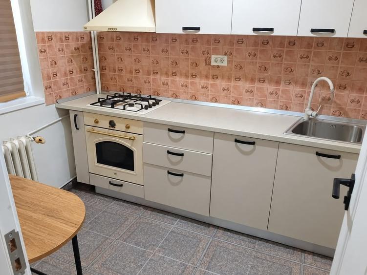 Apartament cu 3 camere decomandat în Drumul Taberei