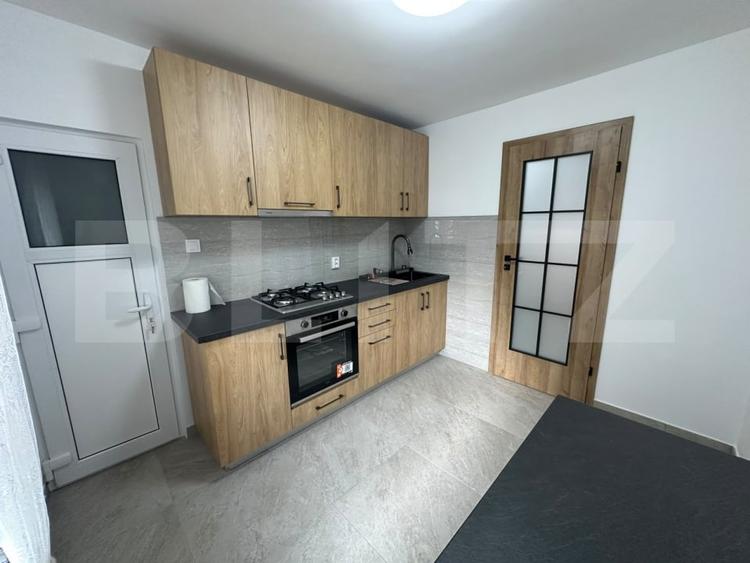Apartament cu 3 camere decomandat, mobilat în Central